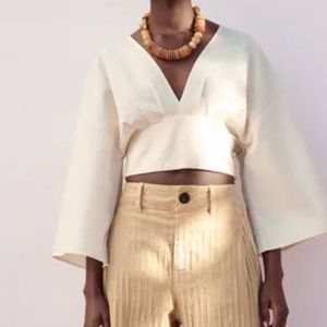 Cropped Zara blouse with flared sleeves